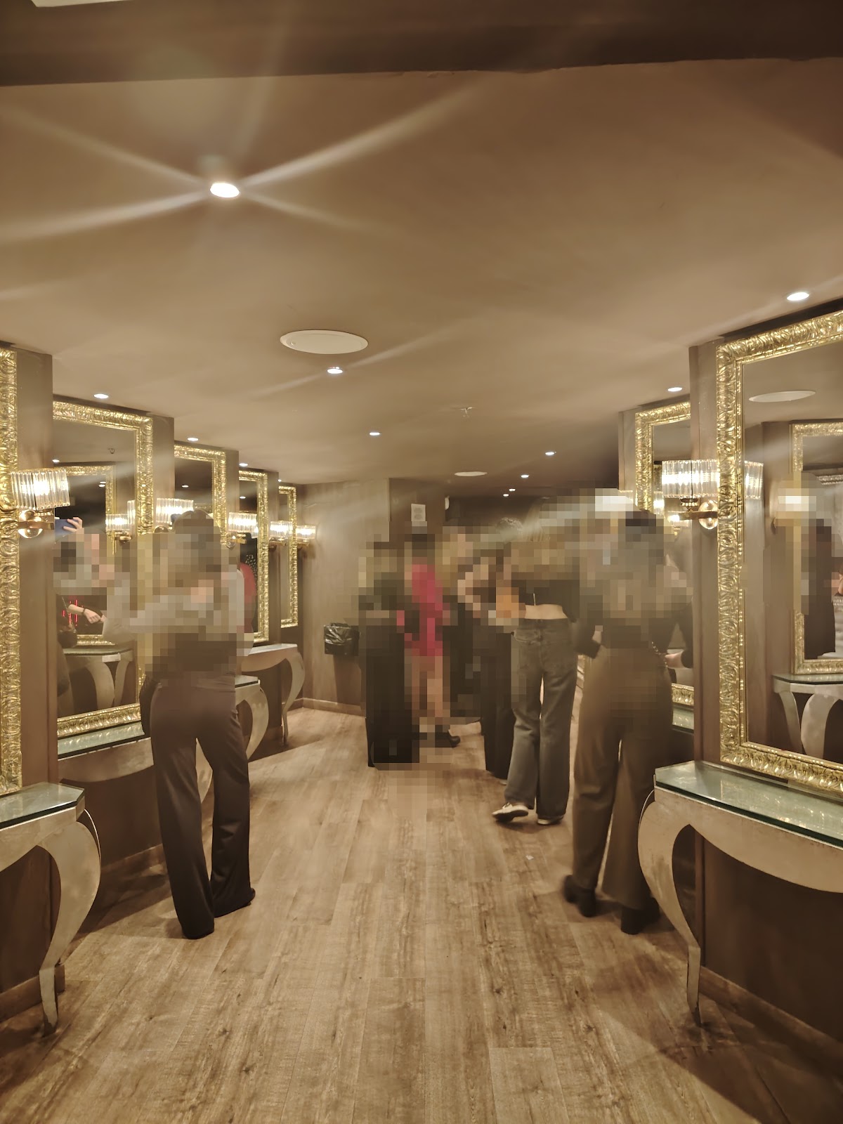 Sutton Club — photo 4